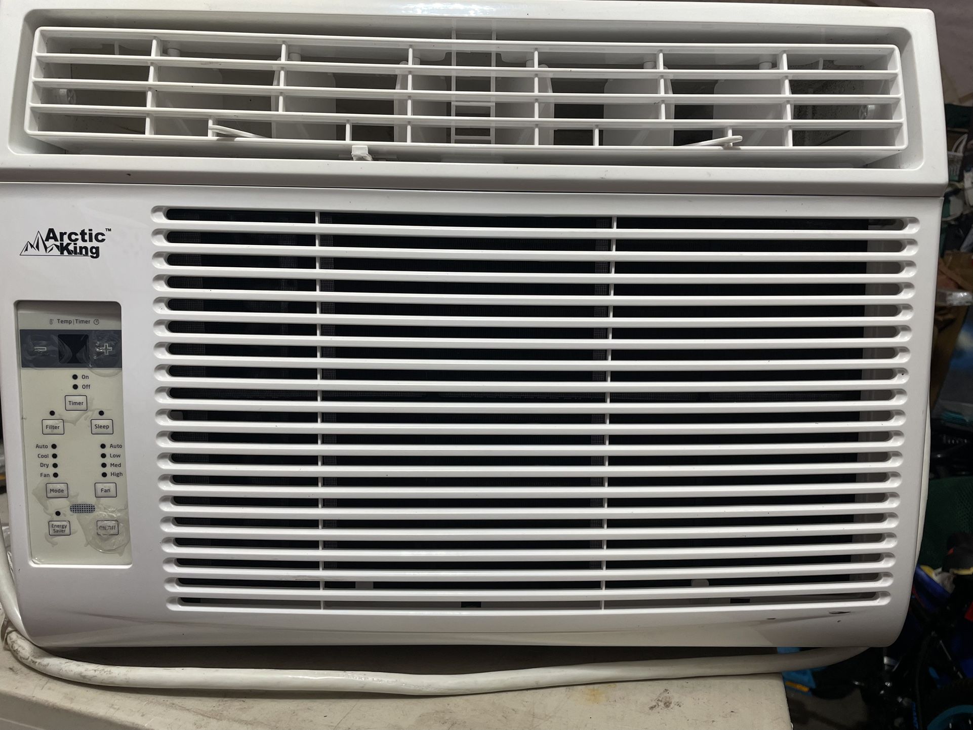 AC UNIT 10000BTU BRAND ARTICKING WHITE COLOR
