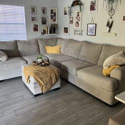 Beautiful Sectional Sofa – Excellent Condition