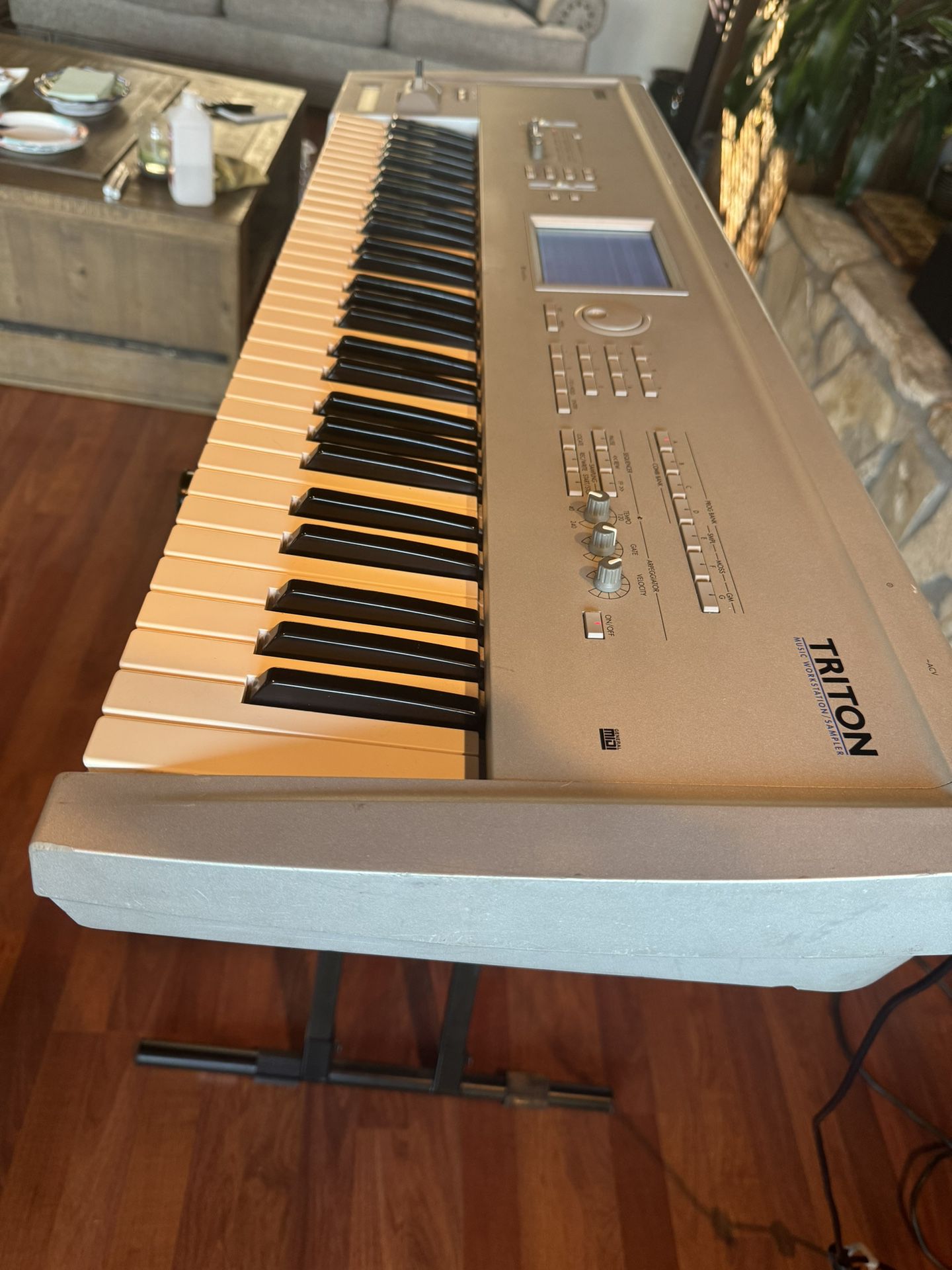 Korg Triton Keyboard workstation piano 61 Key