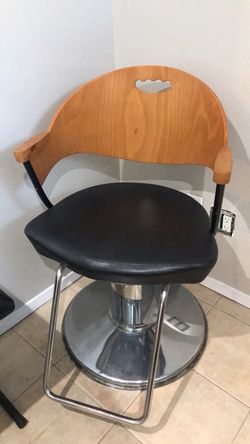 Styling chair