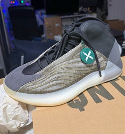 Adidas Yeezy QNTM lifestyle model