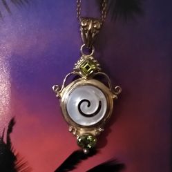 Beautiful Peridot Mother Of Pearl Necklace For Christmas 🎄!