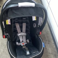 Graco Car seat And Base