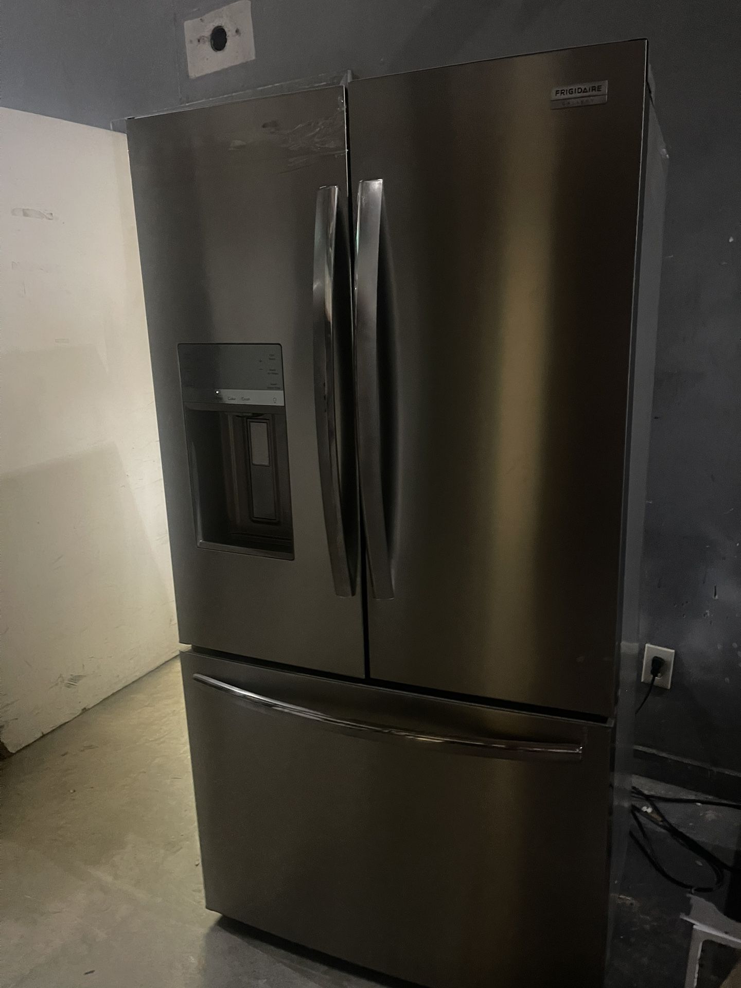 Cyber Sale!! Refrigerator Frigidaire Gallery 36” inches wide French door nevera heladera frío