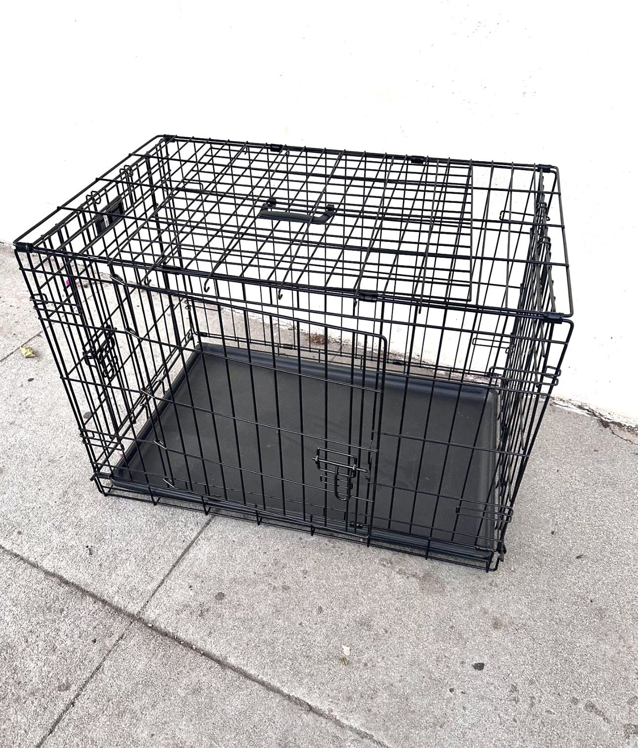 Dog Crate Luxury 30X24X22 Is New