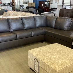 Valderno 2pc Sectional with Chaise
