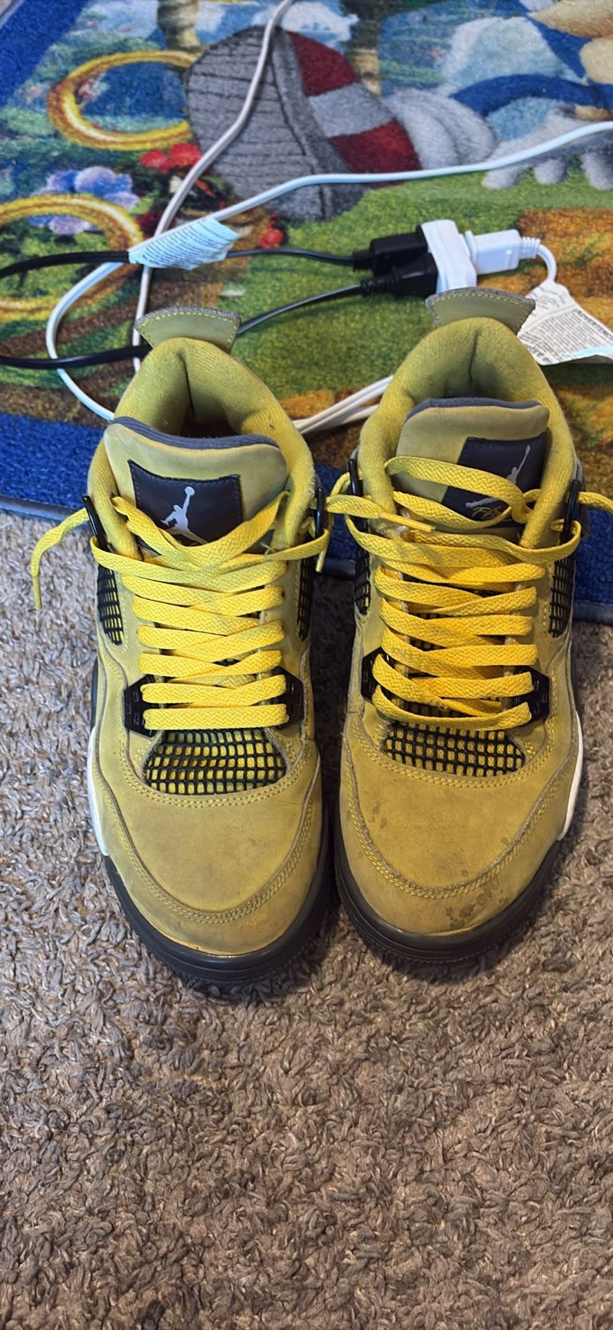 Jordan 4 lightning