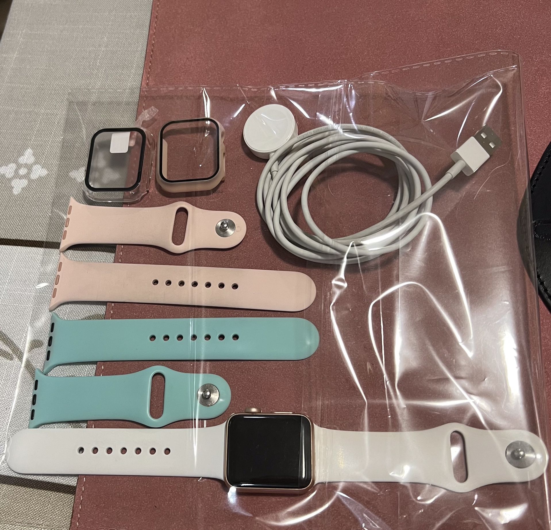 Apple Watch  Series 3 38mm Rose Gold + 3 Sport Bands + 2 Screen Covers+ Charger. Used (Exellent Condition) Ready To Set Up