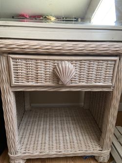 End Table With Cute Shell Design