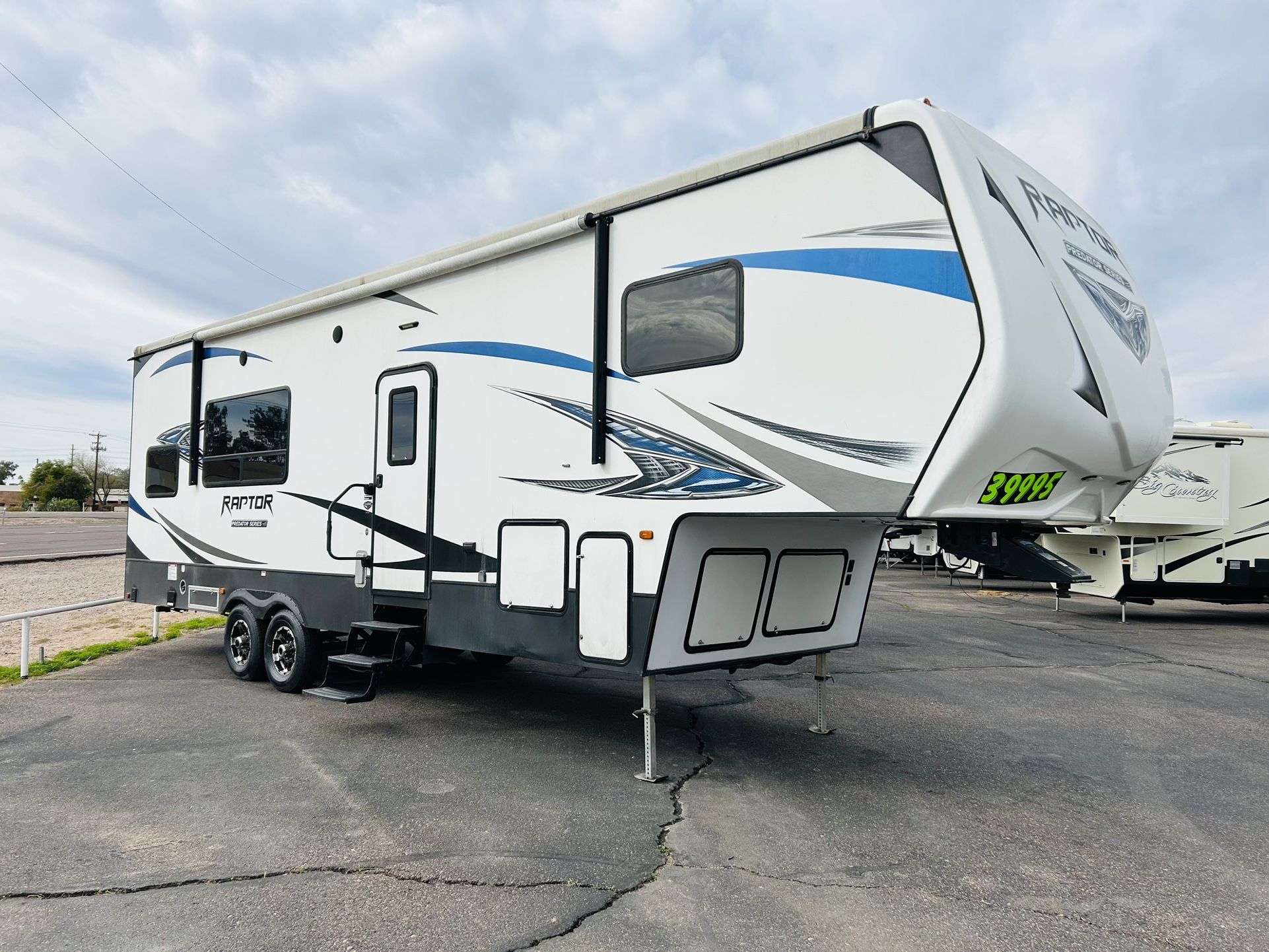 2019 Keystone Raptor