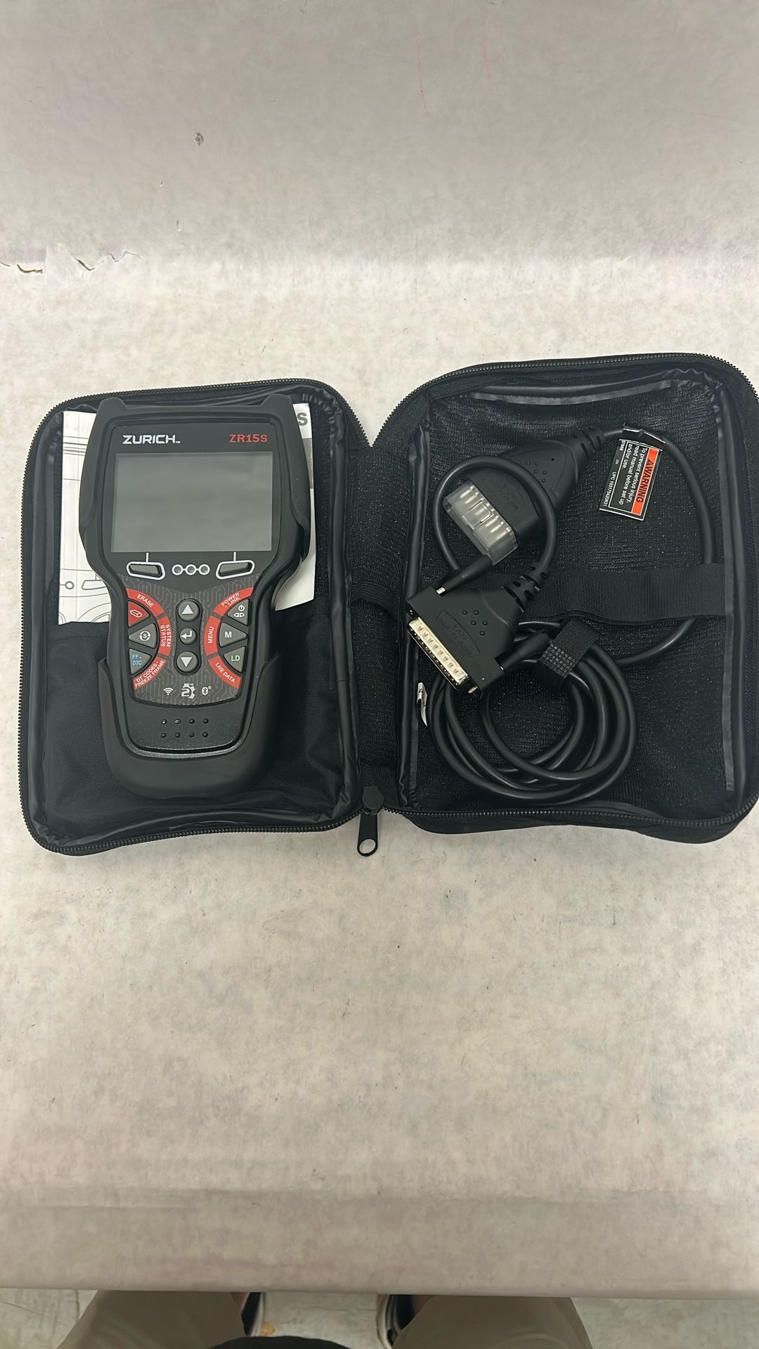Zurich ZR15s Obd2 code reader with cord, soft case and manual