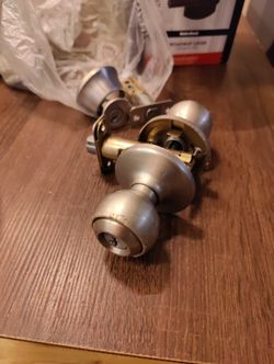 Kwikset Exterior Door Lock, Latch, Deadbolt