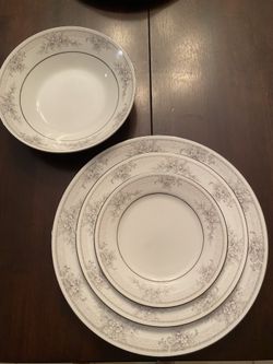 Noritake Sweet Leilani China Set