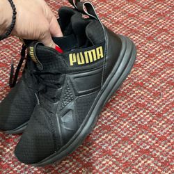 Puma sneakers for women.Size 10
