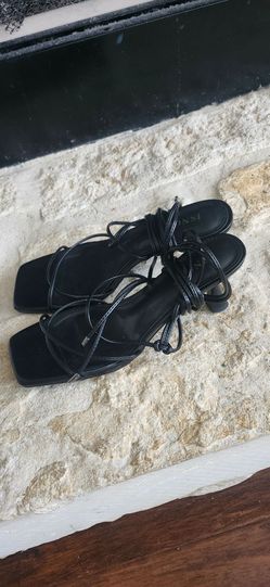 Isnom Black Strappy Lace-Up Heeled Sandals