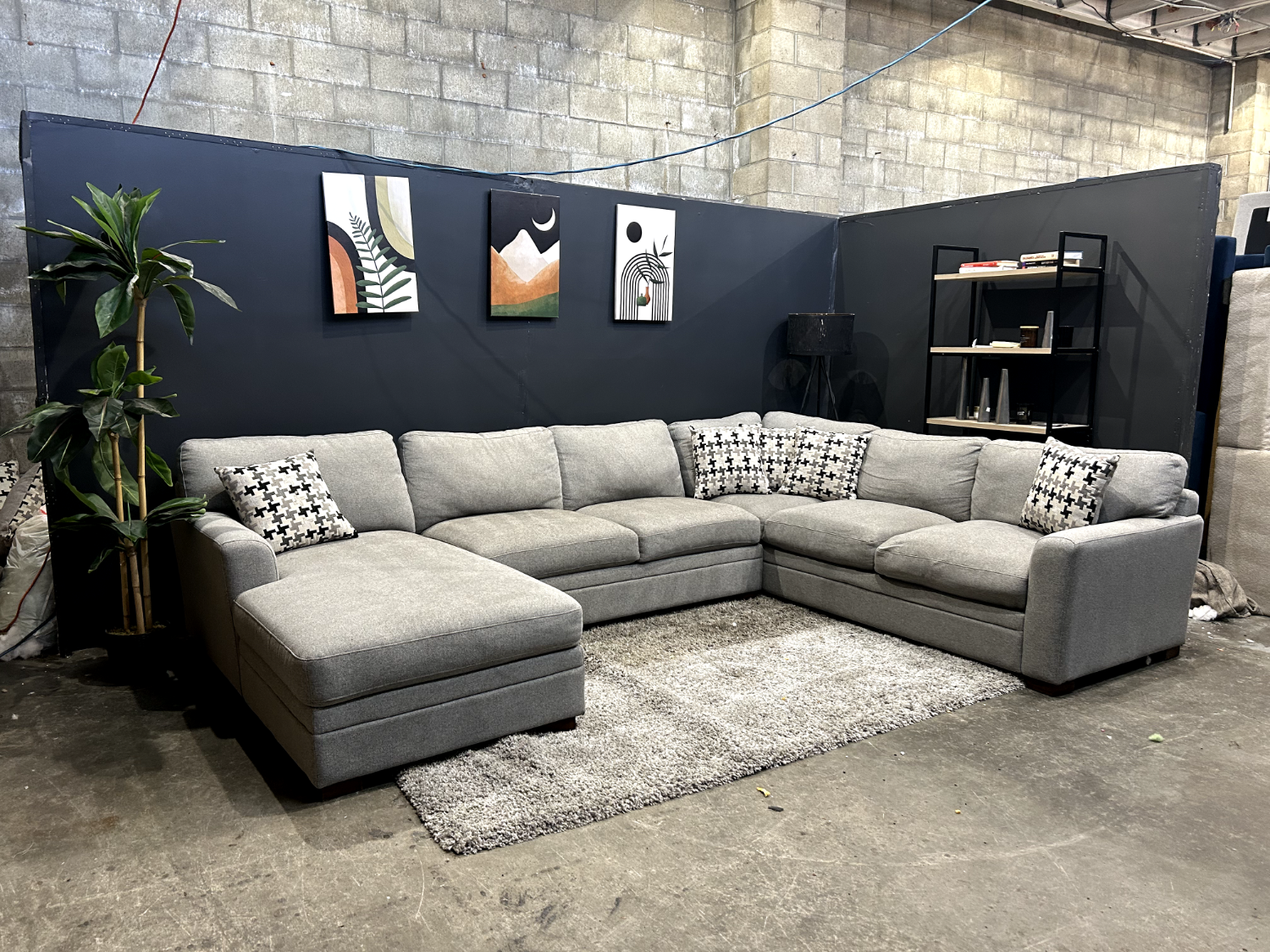 Thomasville Langdon U Shaped Sectional (Retails $2,000) - Delivery Available!