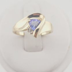 10k gold tanzanite & Diamond ring