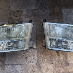 Dodge Ram 1500 Headlights