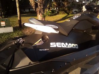 2022 Sea-Doo TRIXX Jet Ski Only 40 Hours. Title. Sound  System, RIVA Seat, Rear View Mirrors, Front Compartment, Rear Step, New Battery, New Sparks.