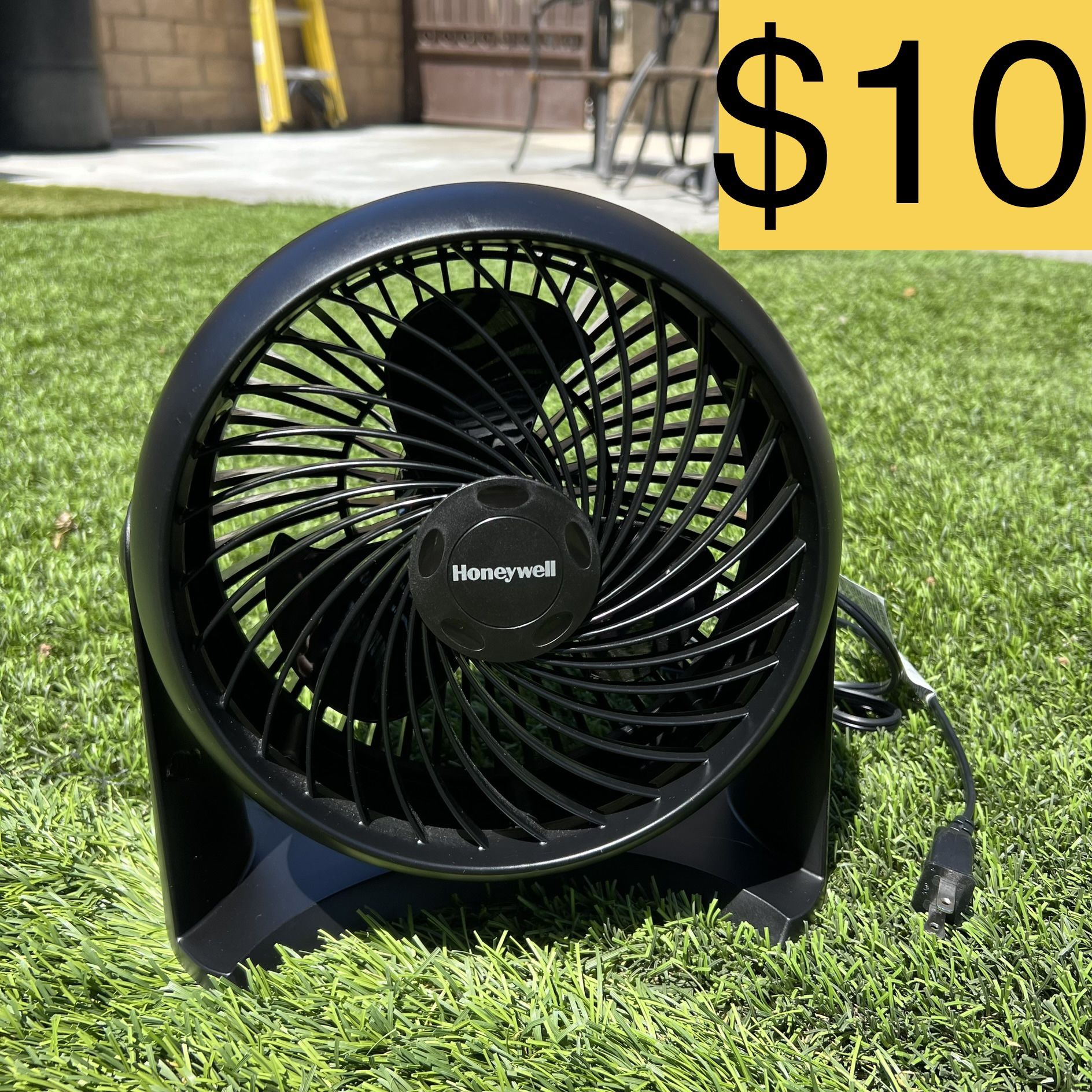 Honeywell TurboForce Air Circulator Fan Black, HT-900 (SELLING FOR $10)