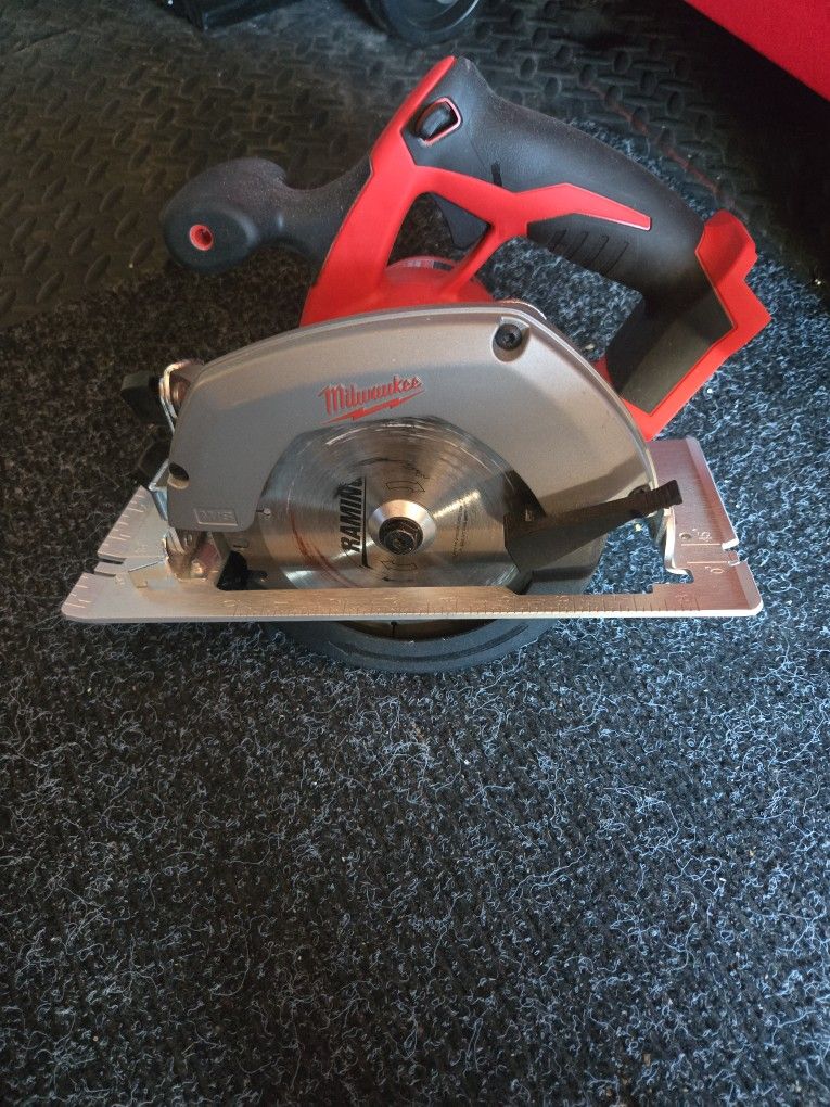 M18 Milwaukee 6 1/2" Circular Saw