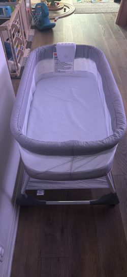 Bassinet With Wheels And Sound Machine