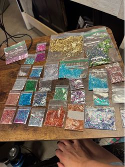 Glitter 30.00 for 30.00 pick up rosedale or airport dr