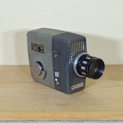 Elmo 8-S Zoom Auto-Eye 8mm Movie Camera