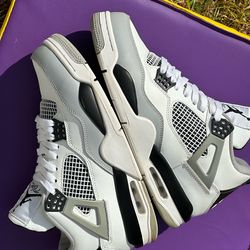 8.5 Nike Air Jordan 4 Retro sneakers in the "Military Black