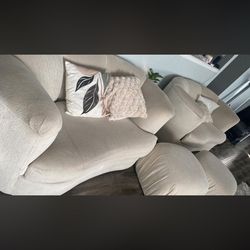 2 Cream Love Couches With 2 Ottomans
