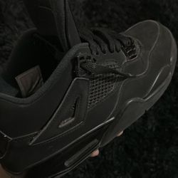 Black Cat 4s (READ DESCRIPTION)