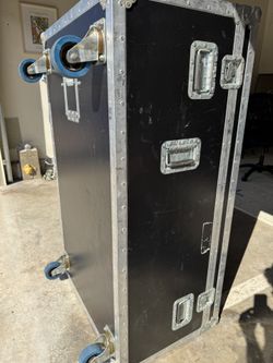 AMPEG SVT 8x10 w/CUSTOM TOURING ROAD CASE