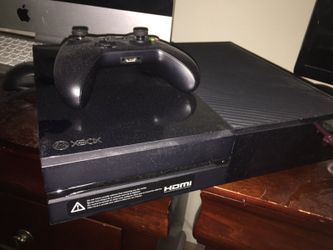 Xbox one with the crew and minecraft and controller