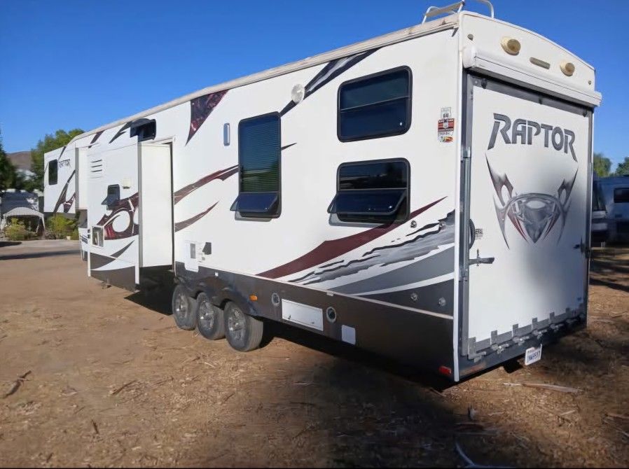 2012 Keystone Raptor