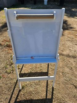 Kid easel white