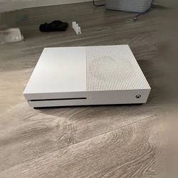 Xbox One S + Controller (Battery Cover Missing)