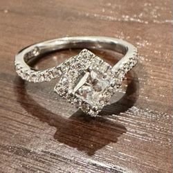 THE LEO Diamond Princess-Cut Engagement Ring 7/8 ct tw 14K White Gold