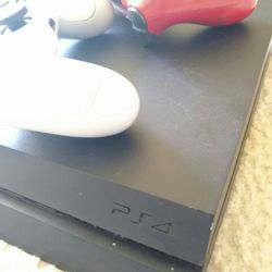 PS4 SONY PLAY STATION 4 500GB , WORKING FINE, W /2 CONTROLS 