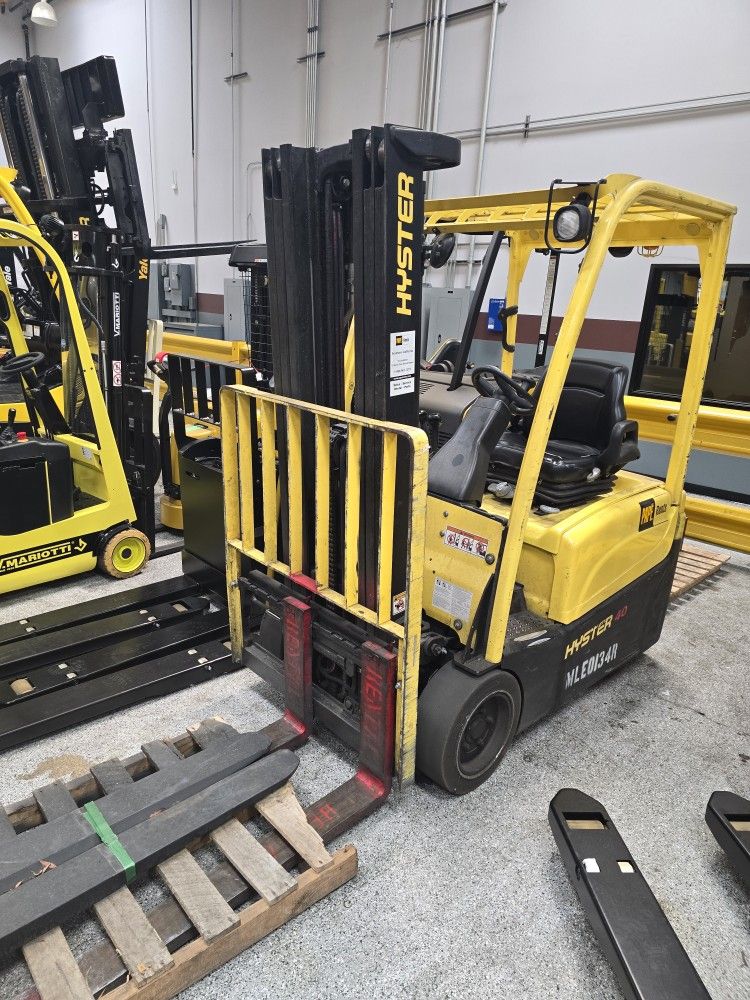 Hyster J40, 3 Wheel Electric 4k Forklift