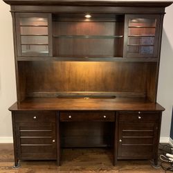 Desk/Lighted hutch