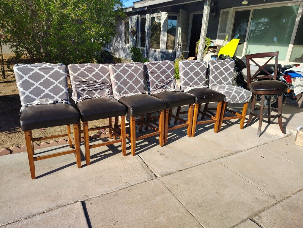 7 High Chairs 