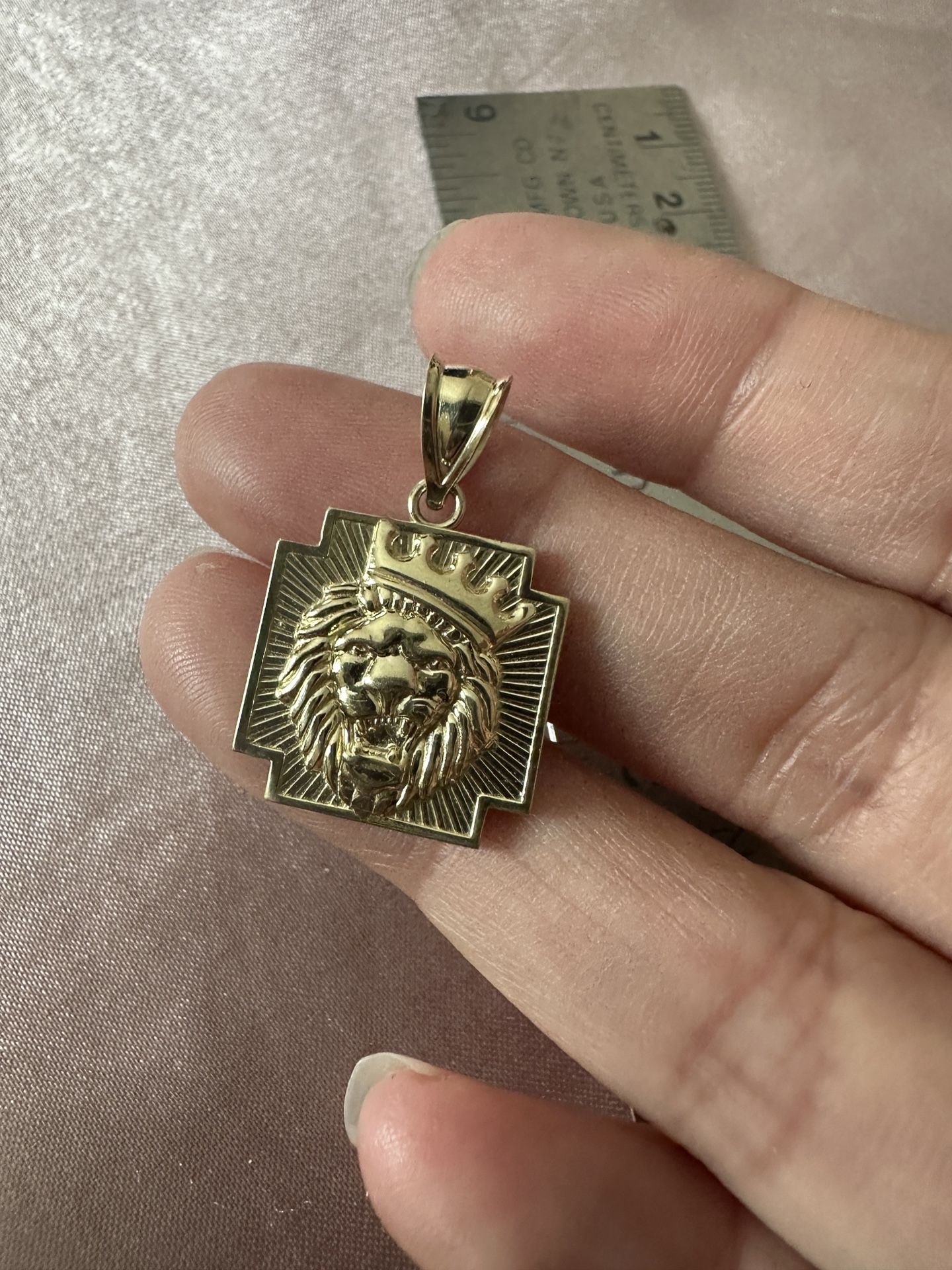 10kt Yellow Gold Crown Lion Pendant