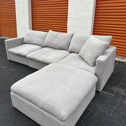 Like New !Uttermost Cloud Sectional Sofa - Free Delivery 🚚 