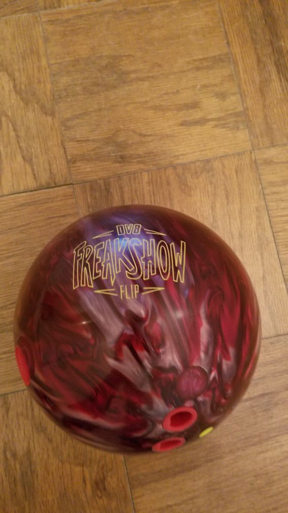 DV8 Freakshow Flip 16lb bowling ball