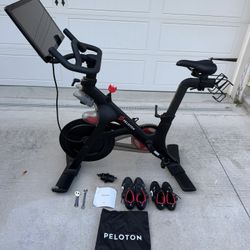 Peloton Gen 2 Bike With Shoes (size 7 & 11)