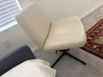Cream Ribbed Swivel Office Chair