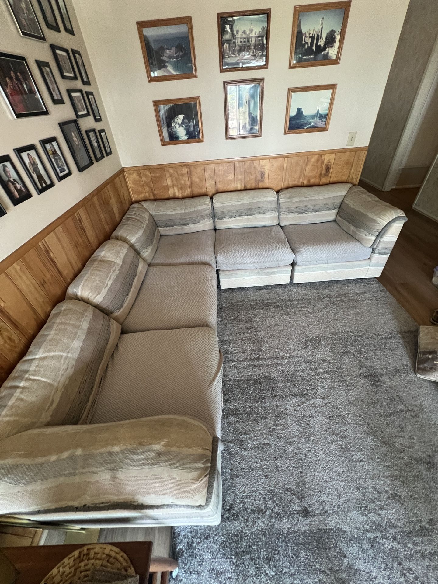 FREE SECTIONAL COUCH * MUST PICK UP TODAY