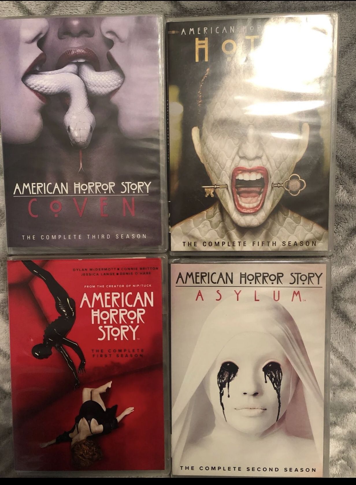 Dvd-AMERICAN HORROR STORY HOTEL (seasons 1-2-3-5) normal wear