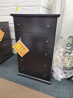 New special Ashley B138 Maribel 5 Drawer Chest
