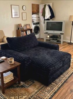 Nice Comfy Spacious Corduroy Chaise Lounger. New Condition